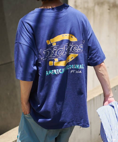 Dickies(ディッキーズ)の「【一部SHOP限定】【Dickies/ディッキーズ】別注バックプリント手書きロゴビッグTee(Tシャツ/カットソー・メンズ・ブラック/グレー/ホワイト/ネイビー・FREE)」の1枚目の写真