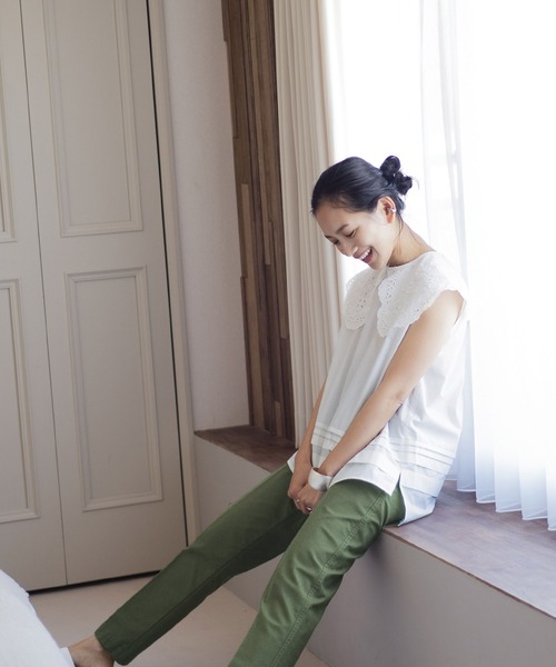 titivate（ティティベイト）の「刺繍襟付デザインノースリブラウス（シャツ/ブラウス・レディース・ブラック/オフホワイト/ブルー/ラベンダー・S/M）」の9枚目の写真