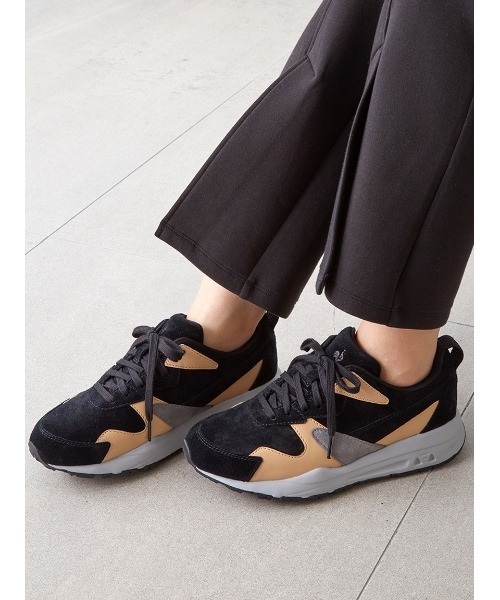 le coq sportif(ルコックスポルティフ)の「【le coq sportif×emmi】LCS R COYOTE EM(スニーカー・レディース・ブラック・23cm/23.5cm/24cm/24.5cm/25cm/25.5cm/26cm/26.5cm/27cm/27.5cm)」の4枚目の写真