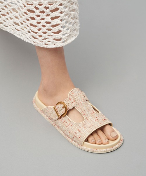 CHARLES & KEITH（チャールズ & キース）の「カットアウト バックルスライド / Cut-Out Buckled Slides（サンダル・レディース・クリーム/ブラック/イエロー・25.5cm/25cm/23cm/22.5cm/24.5cm/23.5cm）」の11枚目の写真