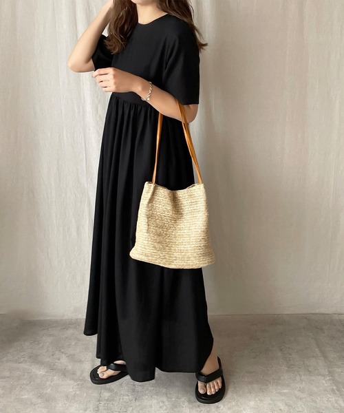 JUNOAH（ジュノア）の「リネン混半袖マキシ丈ワンピース（ワンピース・レディース・ブラック/アイボリー/グレイッシュベージュ/ワイン/グリーン・X-LARGE/MEDIUM/LARGE）」の14枚目の写真