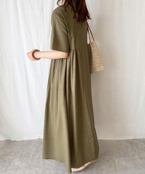 JUNOAH（ジュノア）の「リネン混半袖マキシ丈ワンピース（ワンピース・レディース・ブラック/アイボリー/グレイッシュベージュ/ワイン/グリーン・X-LARGE/MEDIUM/LARGE）」の16枚目の写真