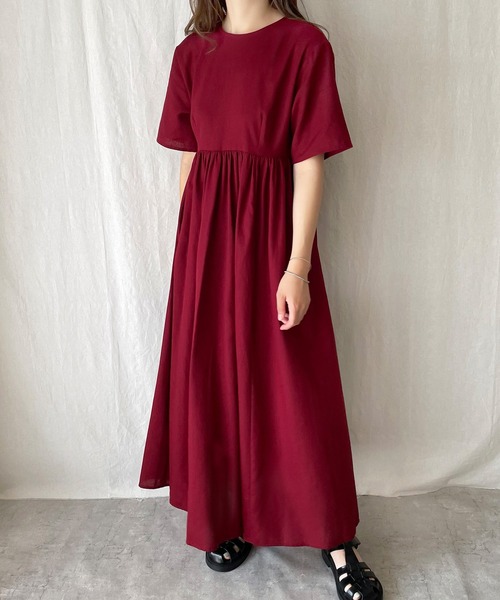 JUNOAH（ジュノア）の「リネン混半袖マキシ丈ワンピース（ワンピース・レディース・ブラック/アイボリー/グレイッシュベージュ/ワイン/グリーン・X-LARGE/MEDIUM/LARGE）」の18枚目の写真