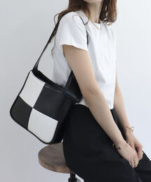 fredy emue | ワンハンドルポーチ付きスクエアバッグ(ショルダーバッグ)