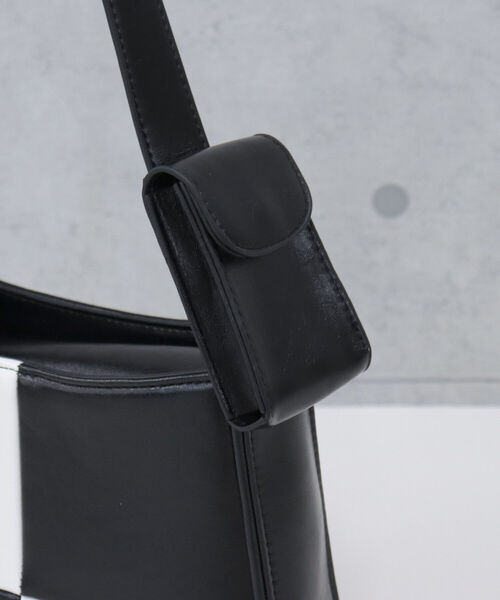 fredy emue（フレディエミュ）の「ワンハンドルポーチ付きスクエアバッグ（ショルダーバッグ・レディース・ブラック系その他/キャメル・FREE）」の15枚目の写真