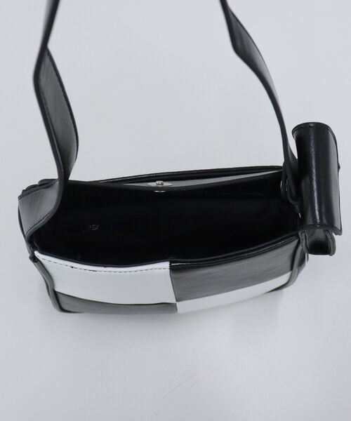 fredy emue（フレディエミュ）の「ワンハンドルポーチ付きスクエアバッグ（ショルダーバッグ・レディース・ブラック系その他/キャメル・FREE）」の17枚目の写真