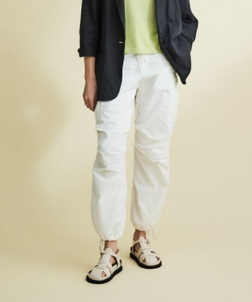 THE SHINZONE（ザ　シンゾーン）の「THE SHINZONE WIND OVER PANTS 22MMSPA06（カーゴパンツ・レディース・オフホワイト・36）」の2枚目の写真