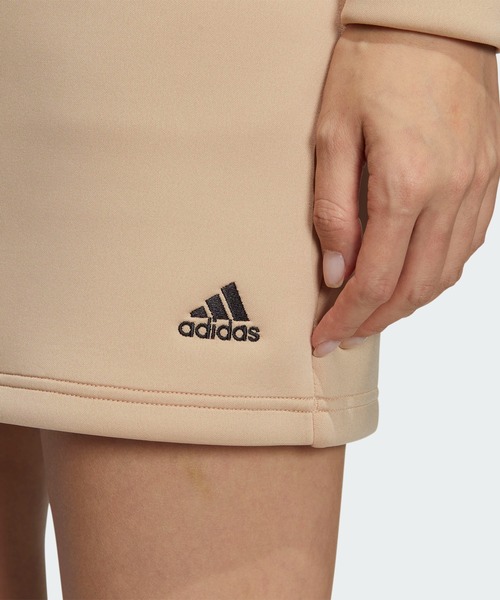 adidas（アディダス）の「ビックアディダスロゴ ダンボールニット