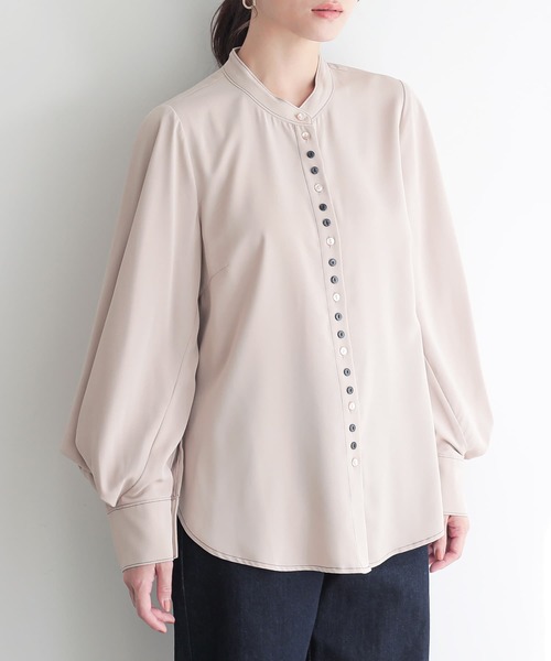 osharewalker(オシャレウォーカー)の「『タックデザイン袖ブラウス』(シャツ/ブラウス・レディース・ダークパープル/グリーン/ライトベージュ・1/2)」の2枚目の写真