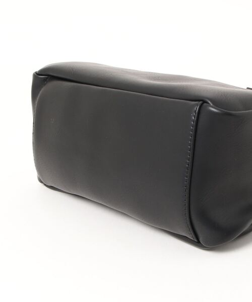 Legato Largo（レガートラルゴ）の「Legato Largo / レガートラルゴ / NEW BASIC フェイクレザー 2WAYボストン / LG-F2012（ショルダーバッグ・レディース・アイボリー/ベージュ/ブラウン/ブラック・ONESIZE）」の6枚目の写真