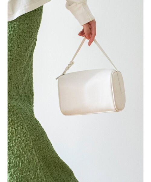 Ungrid（アングリッド）の「フェイクレザースクエアバック（ハンドバッグ・レディース・レッド/その他1/オフホワイト/ブラック・FREE）」の2枚目の写真