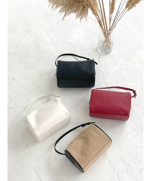 Ungrid（アングリッド）の「フェイクレザースクエアバック（ハンドバッグ・レディース・レッド/その他1/オフホワイト/ブラック・FREE）」の5枚目の写真