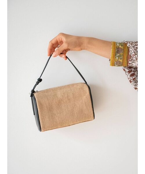 Ungrid（アングリッド）の「フェイクレザースクエアバック（ハンドバッグ・レディース・レッド/その他1/オフホワイト/ブラック・FREE）」の6枚目の写真