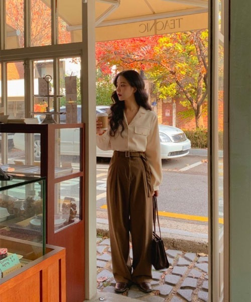 SONA（ソナ）の「SONA [ベルト付き]ピンタックワイドスラックス（スラックス・レディース・チャコールグレー/ブラウン・SMALL/MEDIUM）」の3枚目の写真