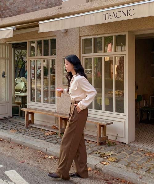 SONA（ソナ）の「SONA [ベルト付き]ピンタックワイドスラックス（スラックス・レディース・チャコールグレー/ブラウン・SMALL/MEDIUM）」の4枚目の写真