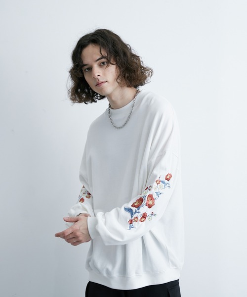 JUNRED（ジュンレッド）の「スリーブフラワーモチーフスウェット（スウェット・メンズ・ブルー/ホワイト・S/M/L）」の3枚目の写真