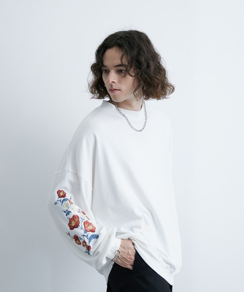 JUNRED（ジュンレッド）の「スリーブフラワーモチーフスウェット（スウェット・メンズ・ブルー/ホワイト・S/M/L）」の4枚目の写真