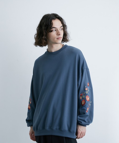 JUNRED（ジュンレッド）の「スリーブフラワーモチーフスウェット（スウェット・メンズ・ブルー/ホワイト・S/M/L）」の5枚目の写真