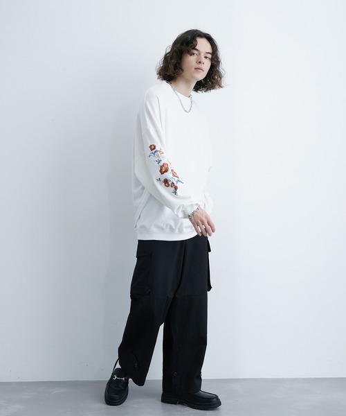 JUNRED（ジュンレッド）の「スリーブフラワーモチーフスウェット（スウェット・メンズ・ブルー/ホワイト・S/M/L）」の8枚目の写真