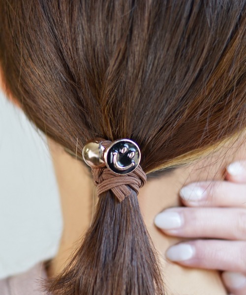 Fun & Daily（ファンアンドデイリー）の「F&D : スマイル＆ボールヘアゴム（ヘアゴム・レディース・ブラック/イエロー/ブラウン/グリーン/ピンク・FREE）」の9枚目の写真