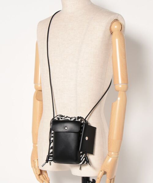 cache cache（カシュ カシュ）の「スマホ巾着ショルダー（ショルダーバッグ・レディース・レオパード/ベージュ/オレンジ/ブラック/ゼブラ・フリー）」の21枚目の写真