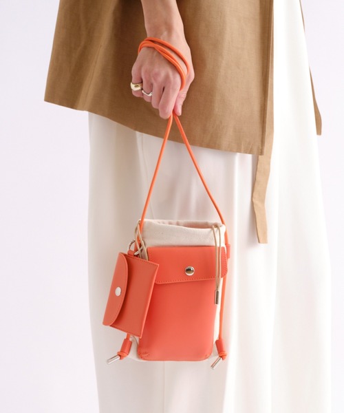 cache cache（カシュ カシュ）の「スマホ巾着ショルダー（ショルダーバッグ・レディース・レオパード/ベージュ/オレンジ/ブラック/ゼブラ・フリー）」の3枚目の写真