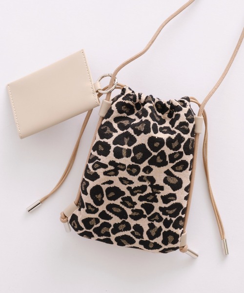 cache cache（カシュ カシュ）の「スマホ巾着ショルダー（ショルダーバッグ・レディース・レオパード/ベージュ/オレンジ/ブラック/ゼブラ・フリー）」の8枚目の写真