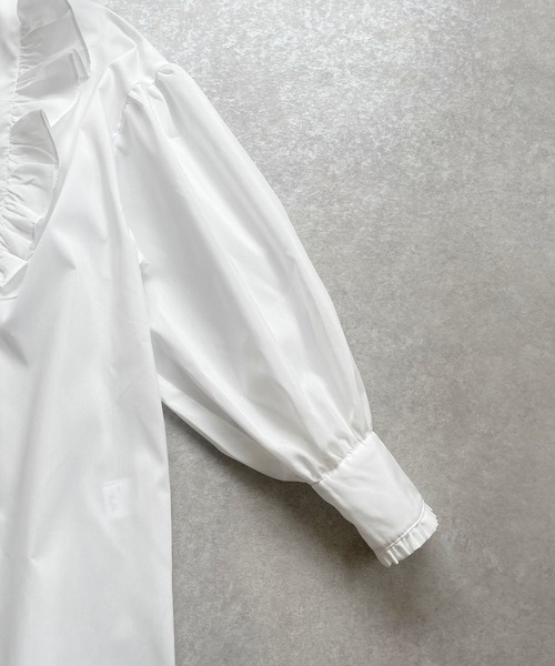 ＪＵＧＬＡＮＳ（ユグランス）の「☆ 大人の可愛いが叶う。ブロードVネックフリルブラウス　30975A132（シャツ/ブラウス・レディース・ホワイト/ブラック・FREE）」の5枚目の写真