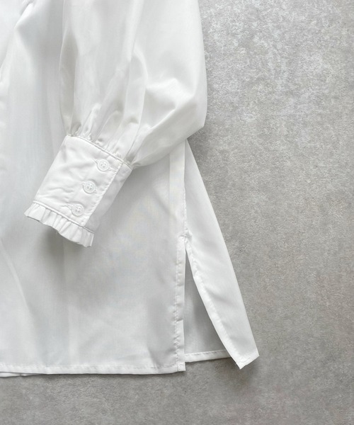 ＪＵＧＬＡＮＳ（ユグランス）の「☆ 大人の可愛いが叶う。ブロードVネックフリルブラウス　30975A132（シャツ/ブラウス・レディース・ホワイト/ブラック・FREE）」の6枚目の写真