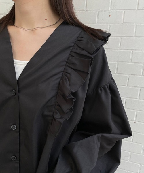 ＪＵＧＬＡＮＳ（ユグランス）の「☆ 大人の可愛いが叶う。ブロードVネックフリルブラウス　30975A132（シャツ/ブラウス・レディース・ホワイト/ブラック・FREE）」の11枚目の写真