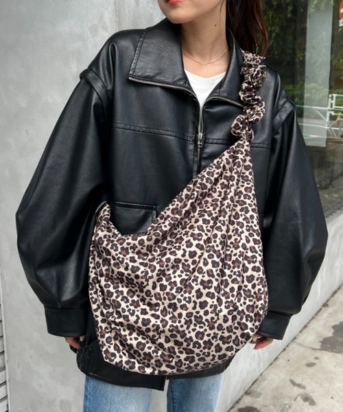 CIAOPANIC TYPY（チャオパニックティピー）の「【新色追加！！】ギャザーナイロンショルダー（ショルダーバッグ・レディース・イエロー/ブルー/アイボリー/ブラック/シルバー/レオパード/カーキ/グレー/ピンク/シャンパン/ライトブラウン/ワインレッド・ONE SIZE）」の12枚目の写真