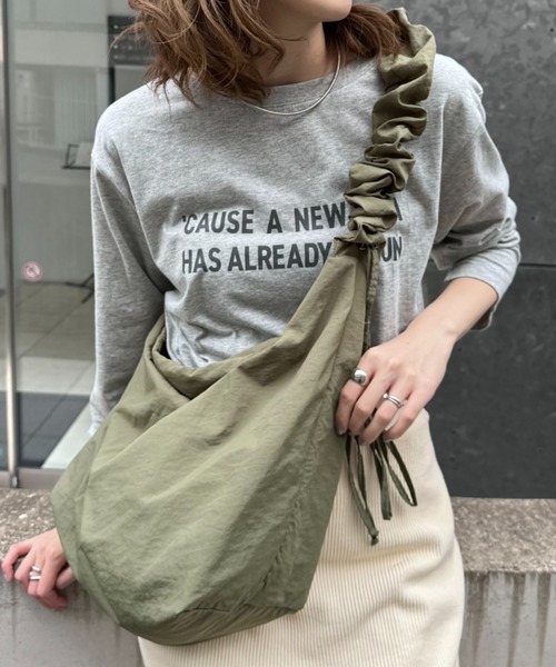 CIAOPANIC TYPY（チャオパニックティピー）の「【新色追加！！】ギャザーナイロンショルダー（ショルダーバッグ・レディース・イエロー/ブルー/アイボリー/ブラック/シルバー/レオパード/カーキ/グレー/ピンク/シャンパン/ライトブラウン/ワインレッド・ONE SIZE）」の5枚目の写真