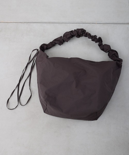 CIAOPANIC TYPY（チャオパニックティピー）の「【新色追加！！】ギャザーナイロンショルダー（ショルダーバッグ・レディース・イエロー/ブルー/アイボリー/ブラック/シルバー/レオパード/カーキ/グレー/ピンク/シャンパン/ライトブラウン/ワインレッド・ONE SIZE）」の14枚目の写真