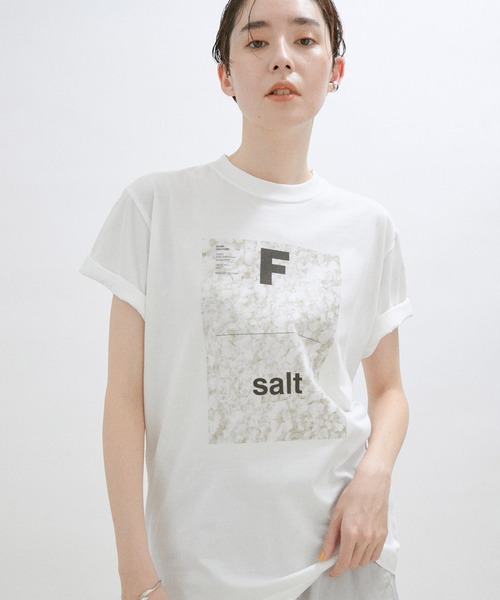 SALON adam et rope'（サロン アダム エ ロペ）の「【MagazineF for SALON】別注プリントTシャツ（Tシャツ/カットソー・レディース・ホワイト/ホワイト系その他/ホワイト系その他2/ホワイト系その他3・FREE）」の2枚目の写真