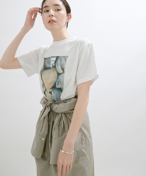 SALON adam et rope'（サロン アダム エ ロペ）の「【MagazineF for SALON】別注プリントTシャツ（Tシャツ/カットソー・レディース・ホワイト/ホワイト系その他/ホワイト系その他2/ホワイト系その他3・FREE）」の3枚目の写真