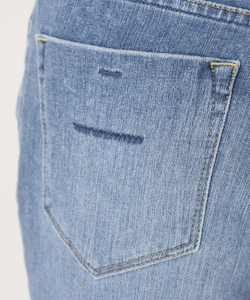 La TOTALITE(ラトータリテ)の「【YANUK/ヤヌーク】RUTH Slim Tapered Premium used Sax(デニムパンツ・レディース・サックスブルー・24/25/26)」の13枚目の写真