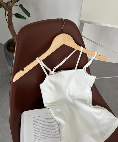 prose verse(プロズヴェール)の「アシメストラップカップ付きキャミ(キャミソール・レディース・オフホワイト/ブラック・フリ-)」の5枚目の写真