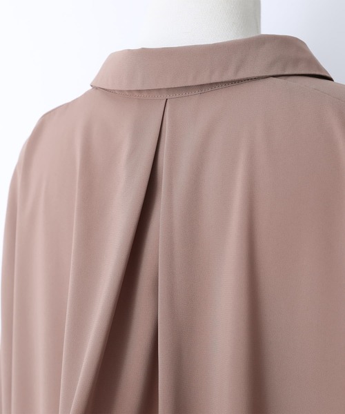 n'OrLABEL（ノアールレーベル）の「『タックデザインスリーブブラウス』（シャツ/ブラウス・レディース・グレイッシュブルー/オフホワイト/ブラック/ピンク・FREE）」の6枚目の写真