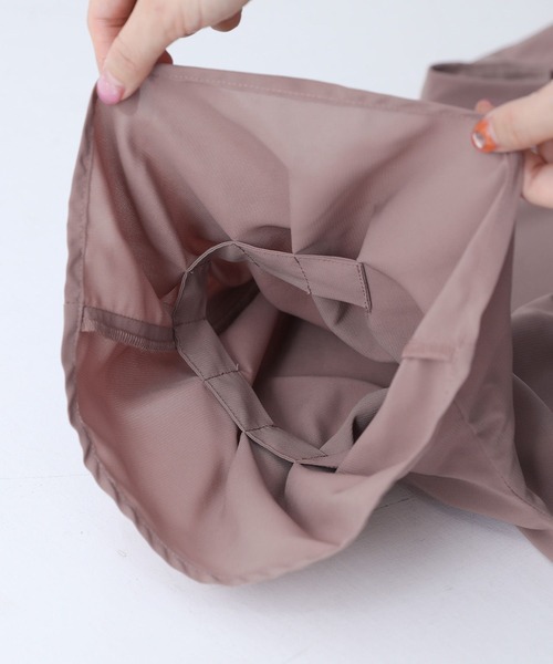 n'OrLABEL（ノアールレーベル）の「『タックデザインスリーブブラウス』（シャツ/ブラウス・レディース・グレイッシュブルー/オフホワイト/ブラック/ピンク・FREE）」の18枚目の写真