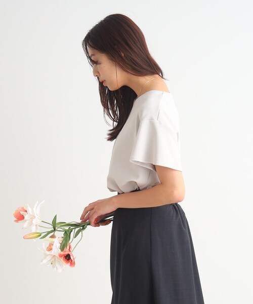 DRESKIP（ドレスキップ）の「◆【2点セット】浅Vネックですっきり フレアスリーブTシャツ+ネックレス（Tシャツ/カットソー・レディース・オフホワイト/ライトグレー/ブラック/オレンジ・02/03/04）」の16枚目の写真