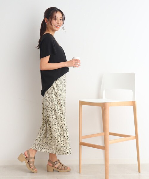 DRESKIP（ドレスキップ）の「◆【2点セット】浅Vネックですっきり フレアスリーブTシャツ+ネックレス（Tシャツ/カットソー・レディース・オフホワイト/ライトグレー/ブラック/オレンジ・02/03/04）」の20枚目の写真