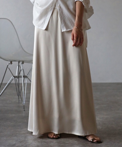 Bonjour Sagan（ボンジュールサガン）の「ウエストゴムサテンロングスカート（スカート・レディース・ダークブラウン/アイボリー・FREE）」の2枚目の写真