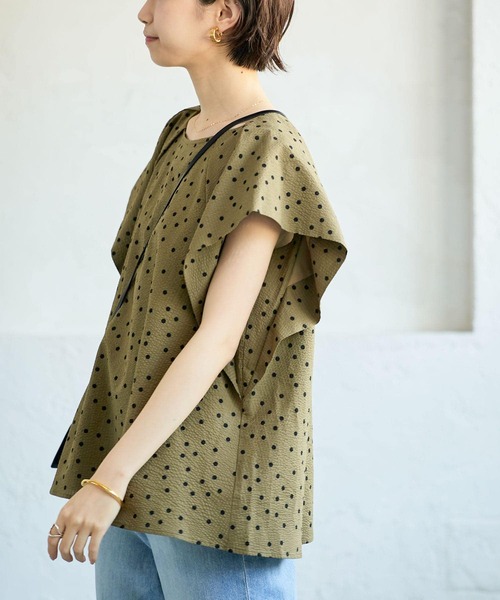 URBAN RESEARCH（アーバンリサーチ）の「ドットプリントフレアスリーブブラウス（シャツ/ブラウス・レディース・ブラック/カーキ・FREE）」の2枚目の写真