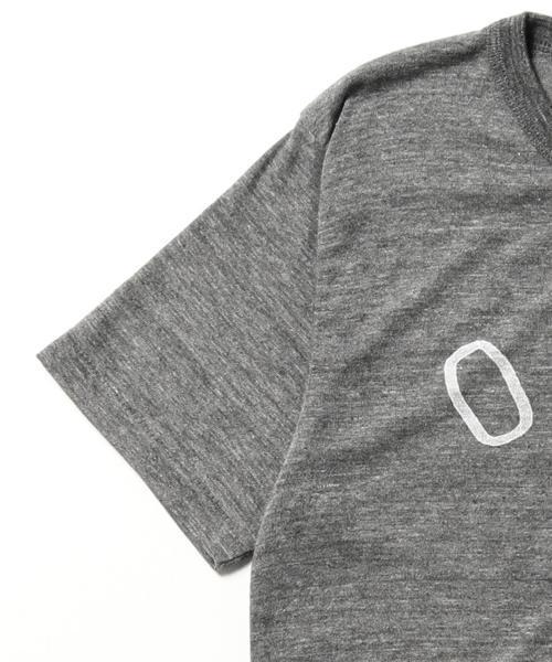 TOKYO CULTUART by BEAMS（トウキョウカルチャートバイビームス）の「かせきさいだぁ / ODEN COLLEGE T-shirt（Tシャツ/カットソー・メンズ・ホワイト/チャコールグレー・MEDIUM/X-LARGE/X-SMALL/LARGE/SMALL）」の10枚目の写真