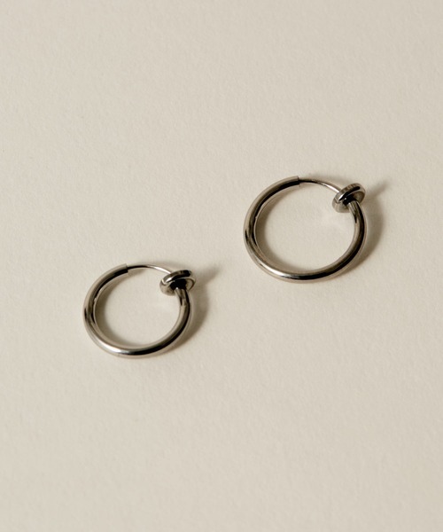 novice（ノーヴィス）の「【novice】Simple Hoop Earring［Stainless］（イヤリング・レディース・ゴールド/シルバー・FREE/ﾌﾘ-）」の4枚目の写真