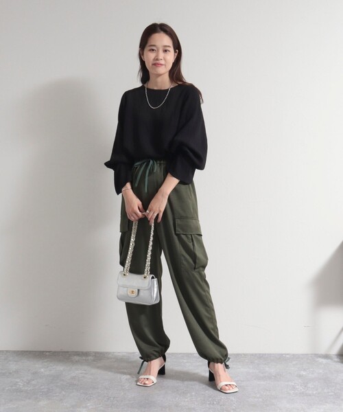 fredy emue（フレディエミュ）の「楊柳袖口フレアーブラウス（シャツ/ブラウス・レディース・ブラック/ベージュ/オフホワイト/ラベンダー・38）」の15枚目の写真