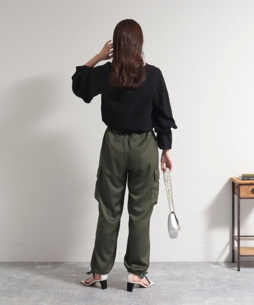 fredy emue（フレディエミュ）の「楊柳袖口フレアーブラウス（シャツ/ブラウス・レディース・ブラック/ベージュ/オフホワイト/ラベンダー・38）」の9枚目の写真