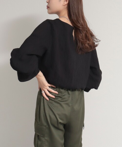 fredy emue（フレディエミュ）の「楊柳袖口フレアーブラウス（シャツ/ブラウス・レディース・ブラック/ベージュ/オフホワイト/ラベンダー・38）」の16枚目の写真