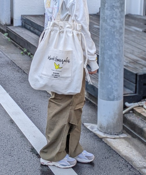 Mark Gonzales（マーク・ゴンザレス）の「MARK GONZALES ART WORK/マークゴンザレス　【Web限定】キャンバスプリント巾着トート（ショルダーバッグ・メンズ・ホワイト系1/ブラック系2/ホワイト系2/ブラック系1・FREE）」の17枚目の写真