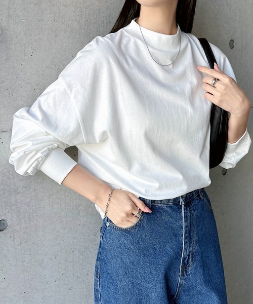 andme(アンドミー)の「モックネックボリューム袖長袖Tシャツ(Tシャツ/カットソー・レディース・スミクロ/ブラック/ブルーグレー/ベージュ系その他/オフホワイト/ホワイト×ブラック/ブラウン・M/L)」の2枚目の写真